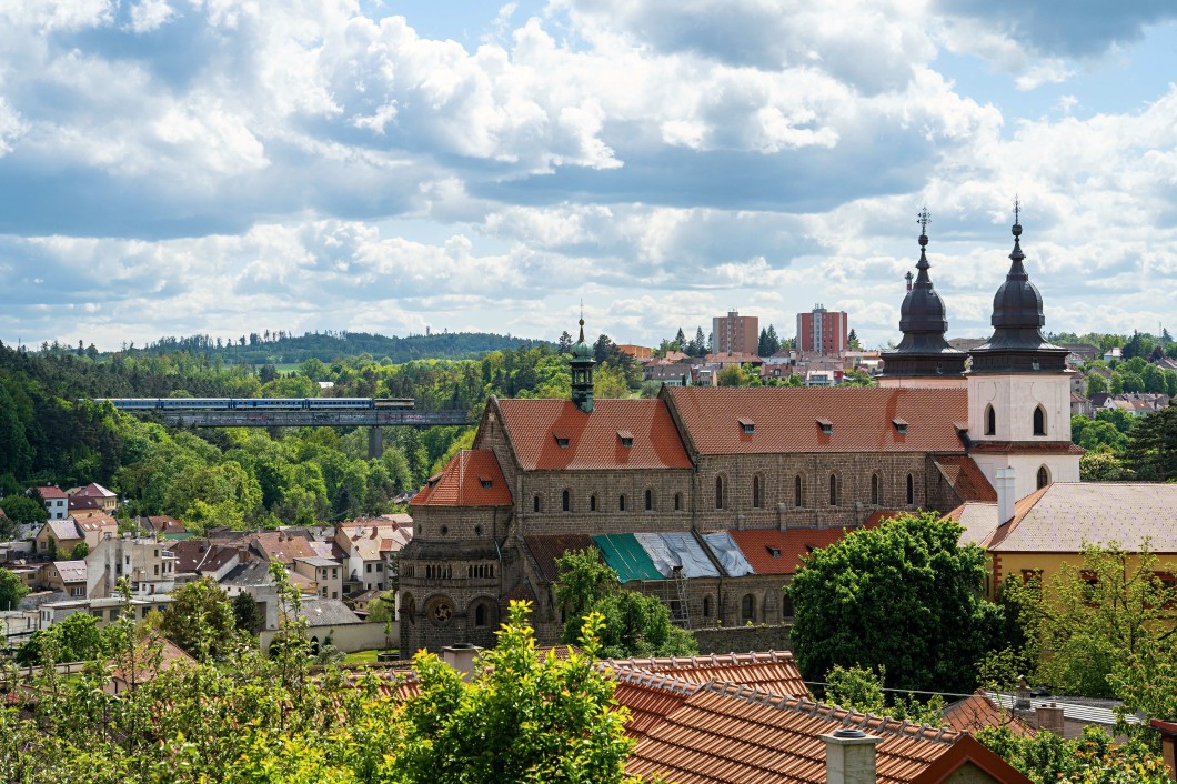 Třebíč: Město tolerance a unikátních památek, snadno dostupné vlakem