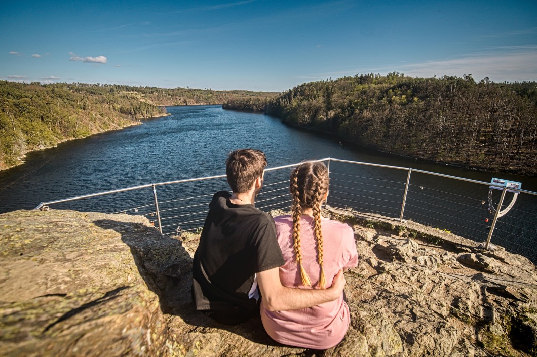 Dalešická přehrada, od historie Čalonic po výhledy a pivní osvěžení