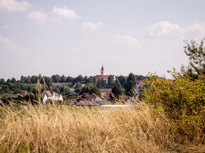 Dominantou Horního Újezdu je kostel sv. Petra a Pavla.