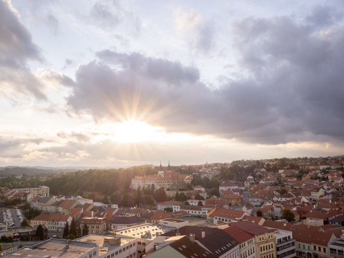 Z městské věže budete mít Třebíč jako na dlani. Foto Bára Jahodová.