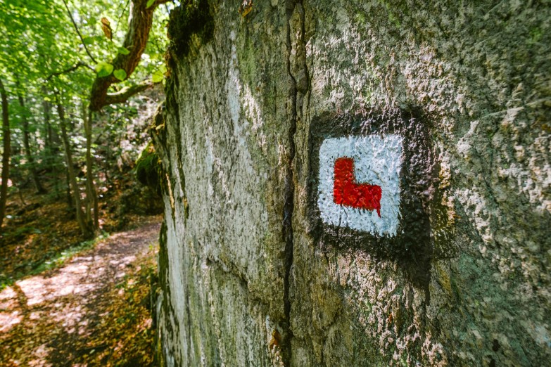 Cesta vás zavede také ke zřícenině hradu Lamberk. Foto Pavel Rybníček.