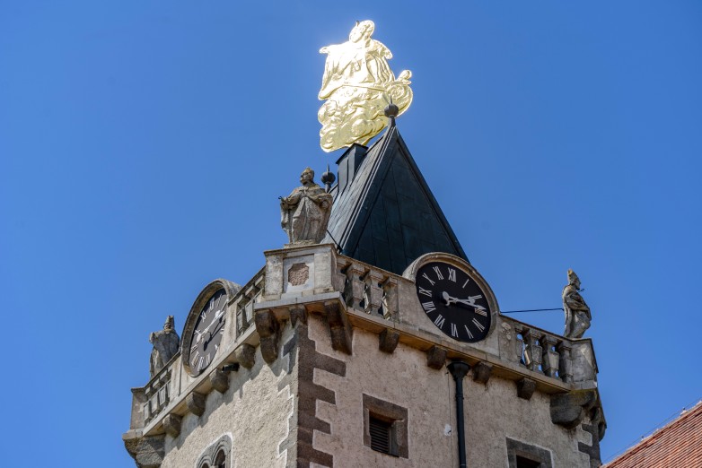 Korouhev kostela je největší v Česku. Foto Roman Šulc.