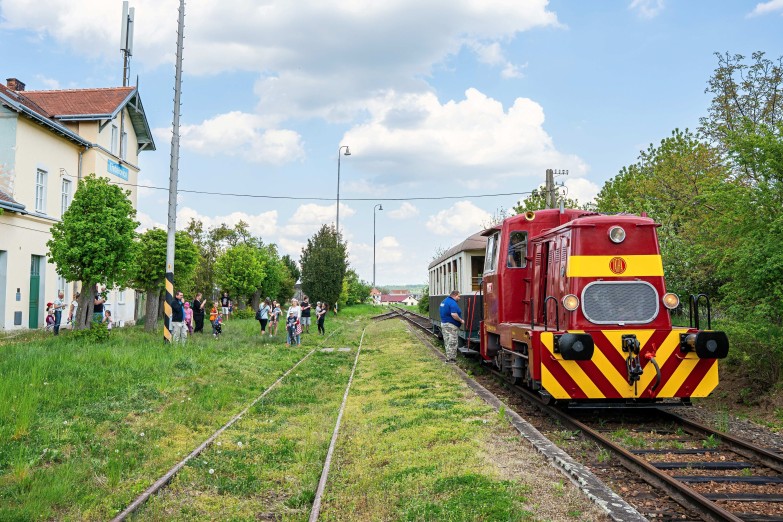 Vlaky jezdí v letošním roce občas do Třebelovic. Foto David Baštář.