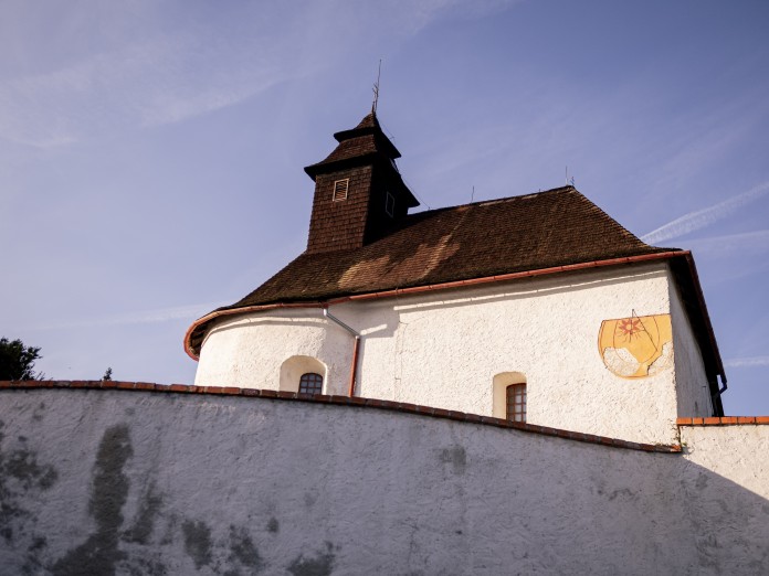 Dominantou Šebkovic je starobylý kostel sv. Máří Magdaleny. Foto Bára Jahodová.