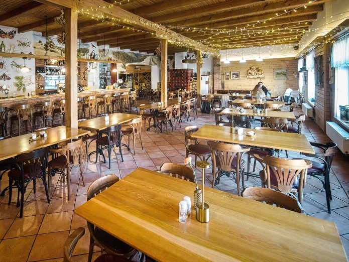 Restaurace má vnitřní i venkovní prostory. Foto Vít Bláha.