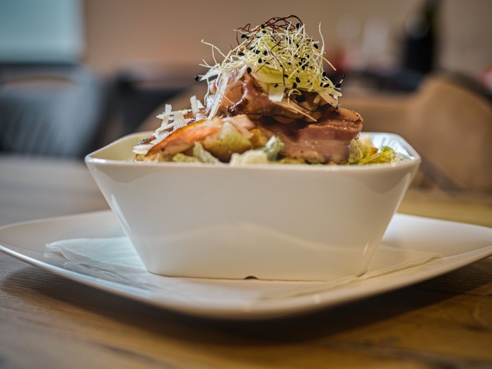 Moderní gastronomie a příjemné prostředí. To je Hřebíkovna ve Valči. Foto Vít Bláha.