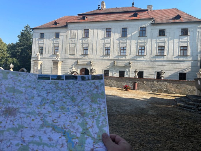 Mapa je v měřítku 1:90 000