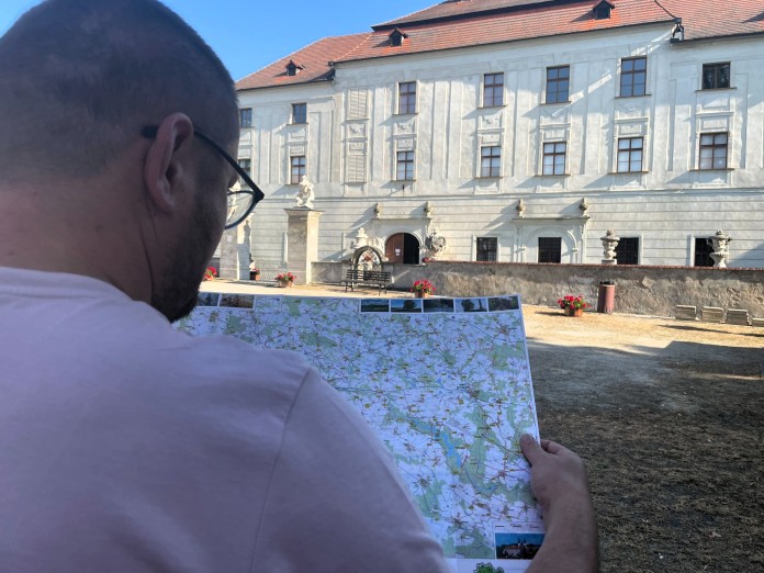 V mapě je vyznačeno také Dvanáct pokladů Třebíčska, jedním z nich je zámek v Budišově.