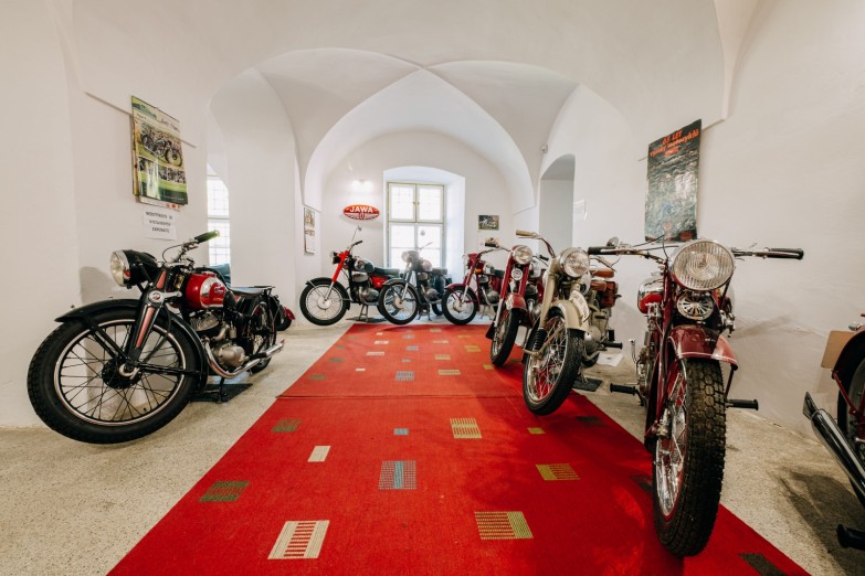 Expozice historických motorek značky JAWA a ČZ.