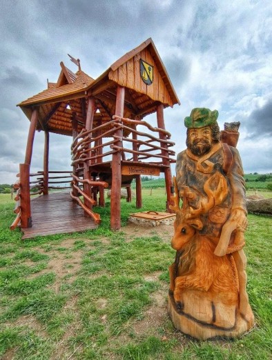 Z vrcholu stezky je vyhlídka a samoobslužný bar. Foto Roman Šulc.
