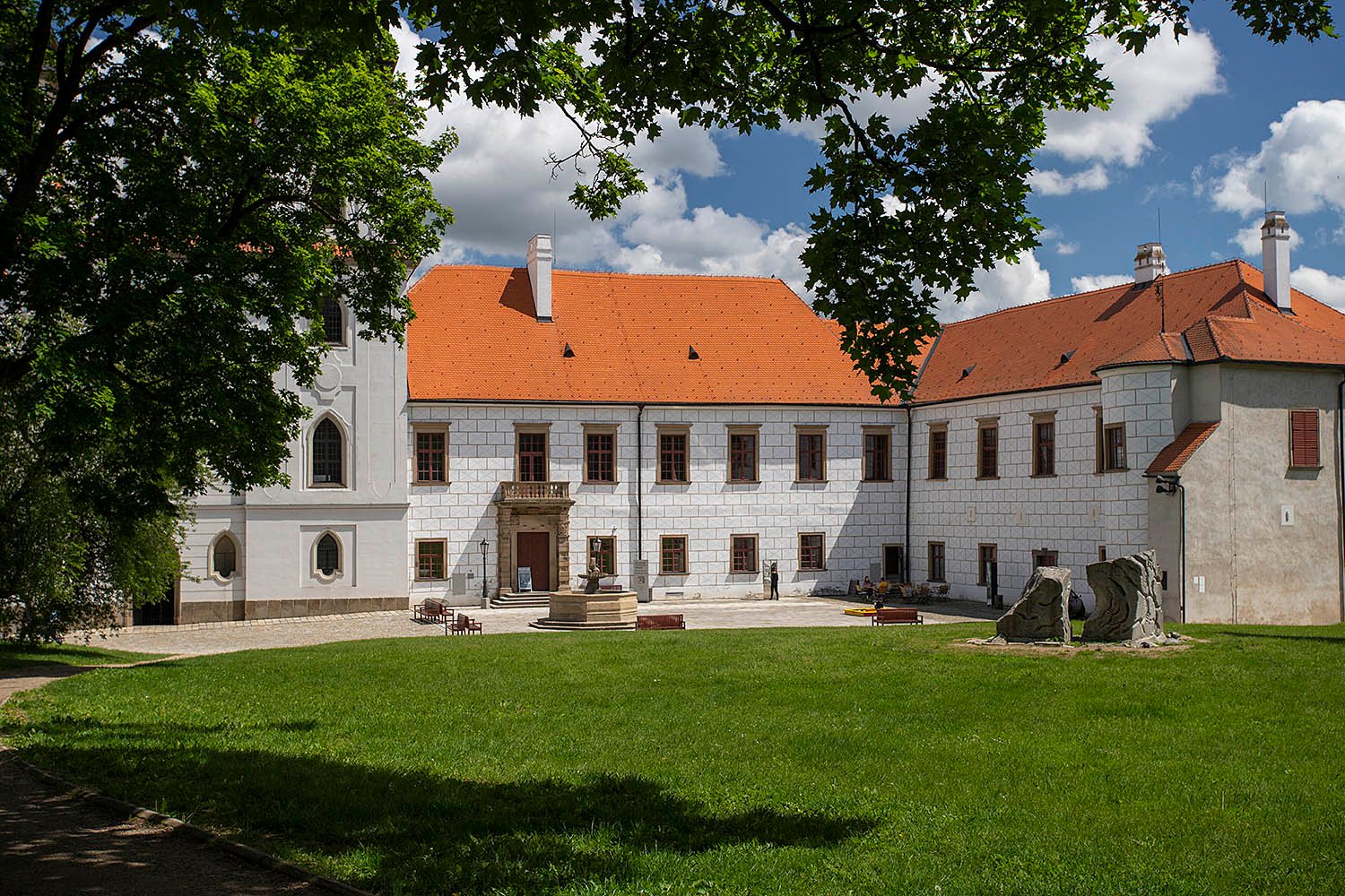 Zámecký park v Třebíči je nedílnou součástí zámeckého areálu.