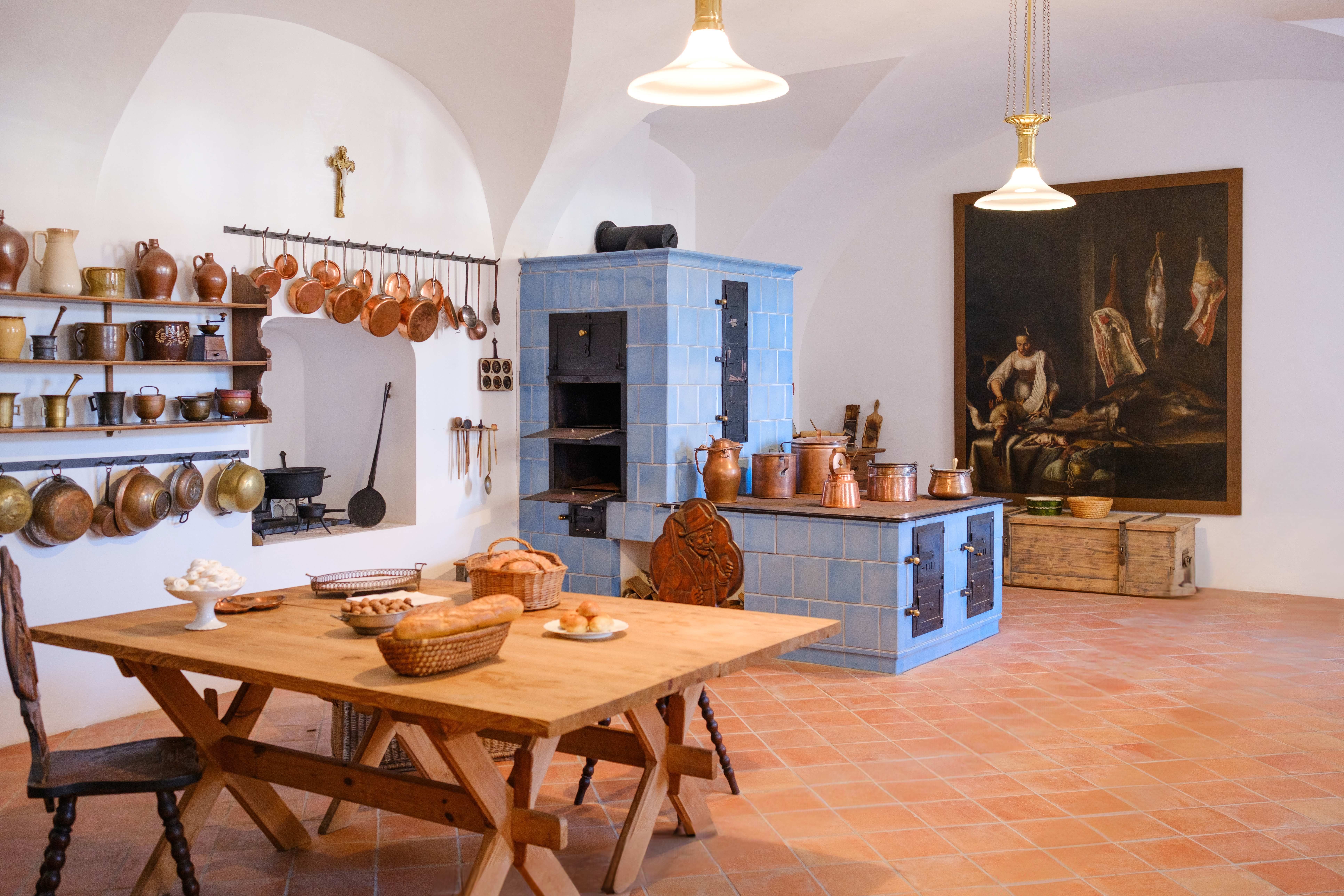 Zámek v Jaroměřicích nad Rokytnou ukrývá jedinou přístupnou zámeckou kuchyni na Vysočině. Je součástí prohlídkového okruhu Hostinské pokoje. 