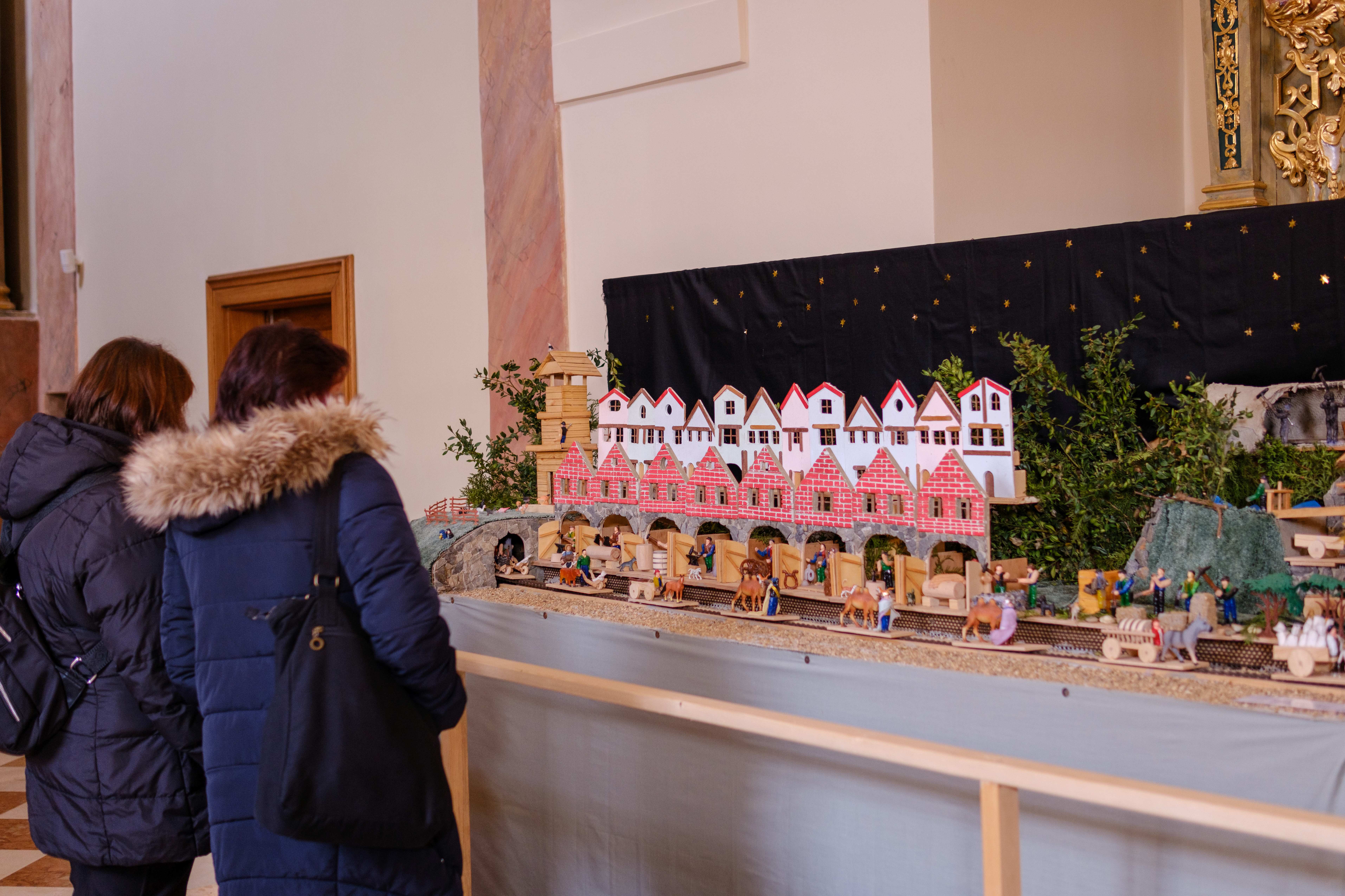 Lákadlem mezi betlémy je velký mechanický betlém z Lukova. 