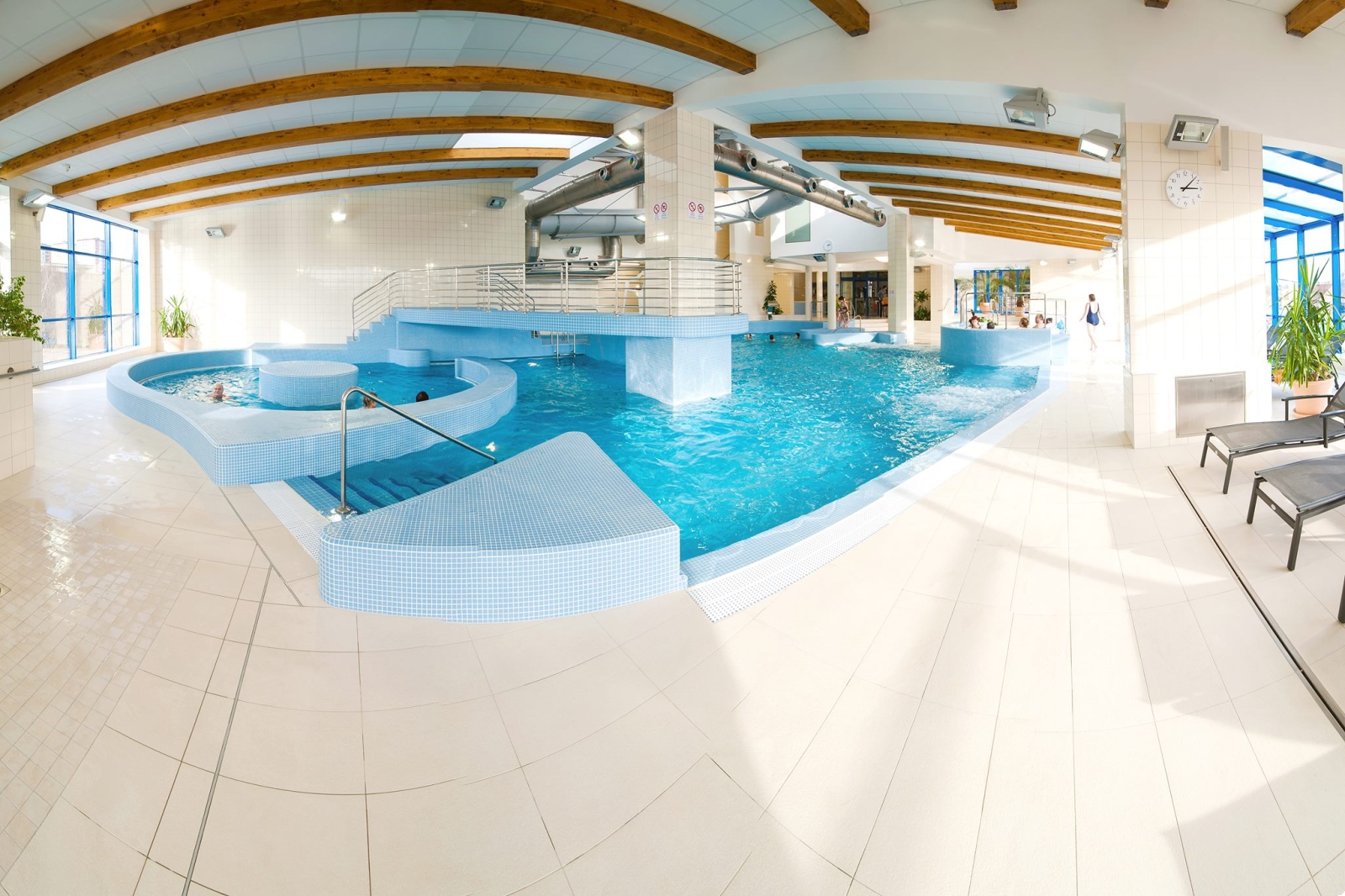 Jediný aquapark na Třebíčsku je přímo v aguaparku. Jediný aquapark na Třebíčsku je přímo v aguaparku.