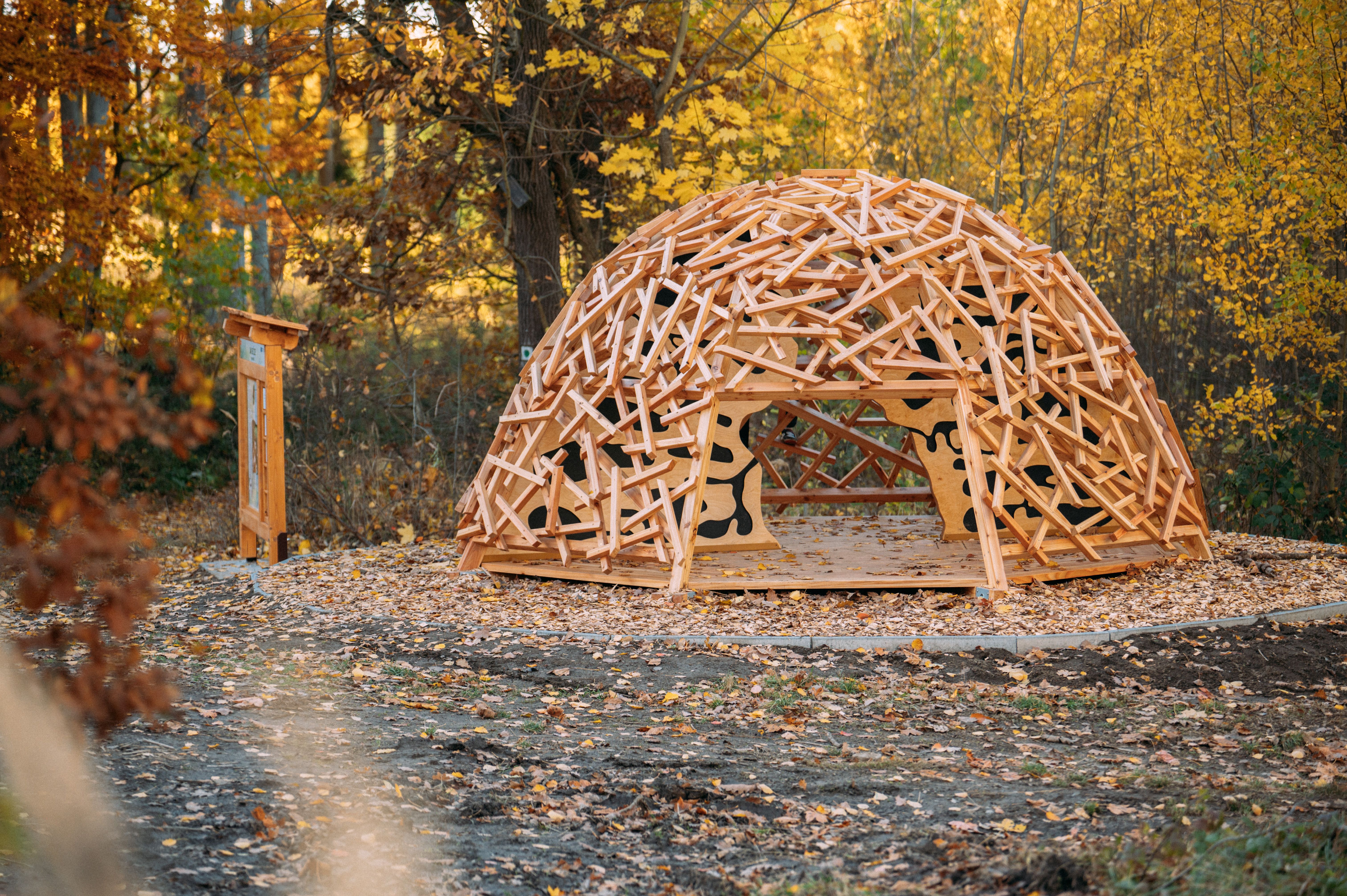 Stezka na Pekelný kopec je nově doplněna interaktivními prvky. Foto Jakub Mertl. Stezka na Pekelný kopec je nově doplněna interaktivními prvky. Foto Jakub Mertl.